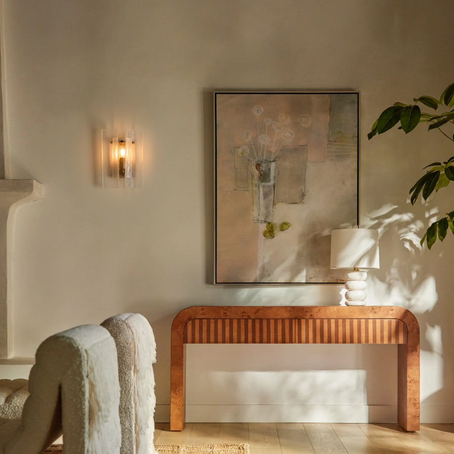 Customer room with Velora wall lamp