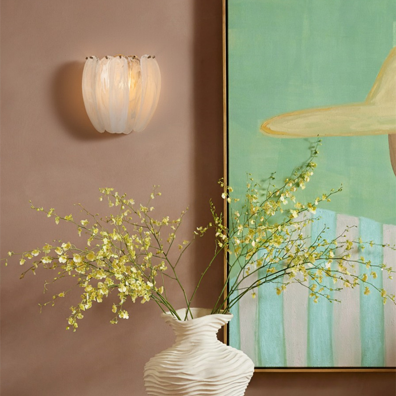 Velora wall lamp with vase and warm interior color