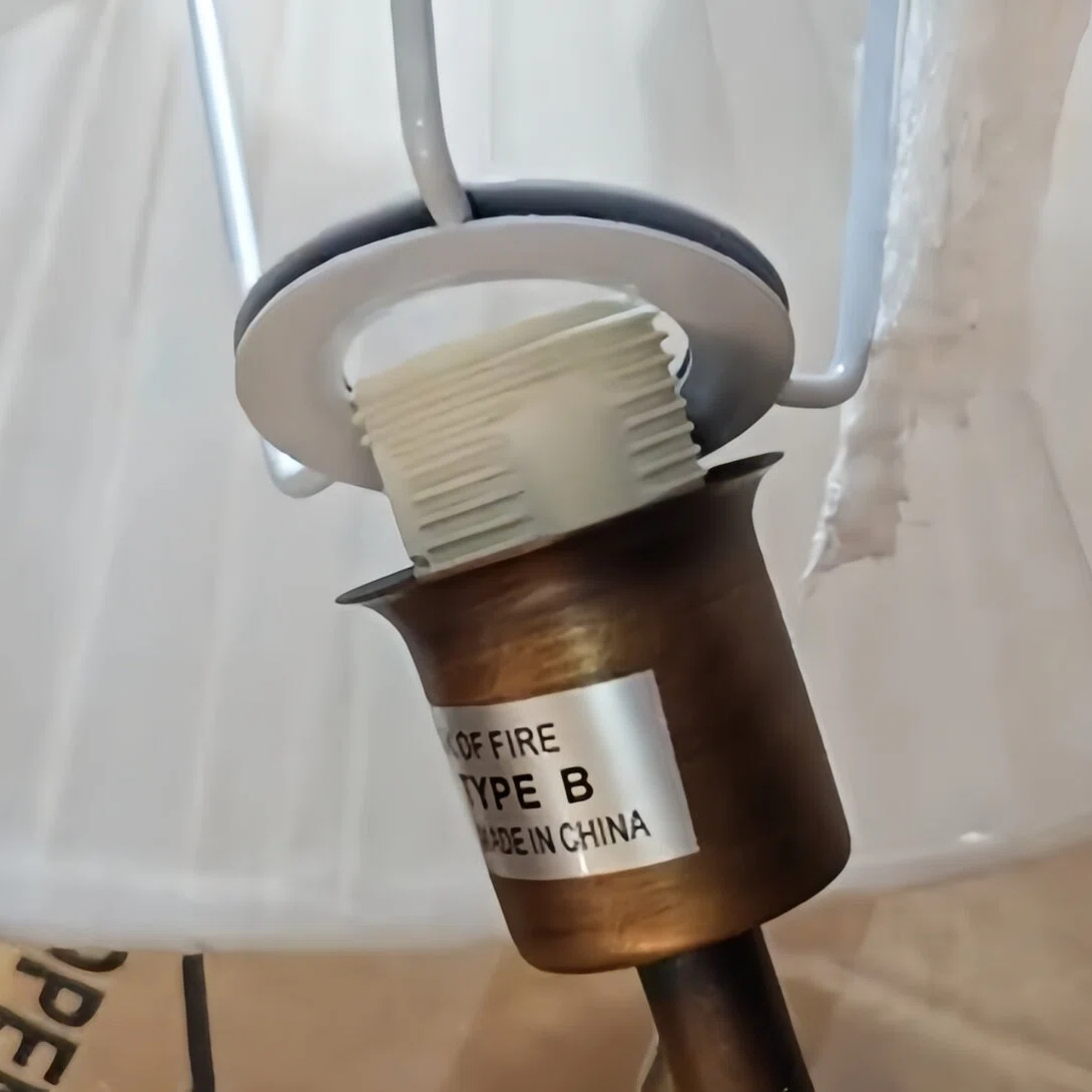 Assemble the new lampshade