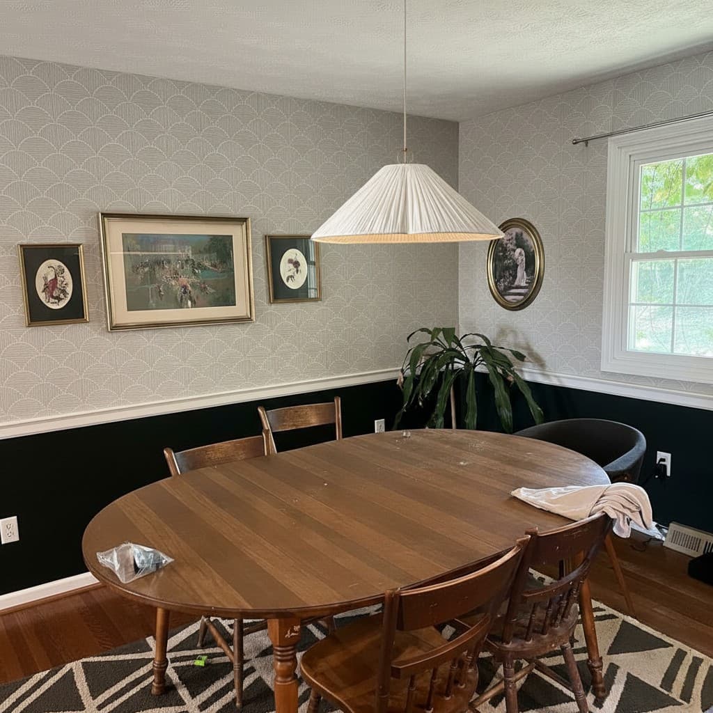 Customer dining room with Blossine pendant light