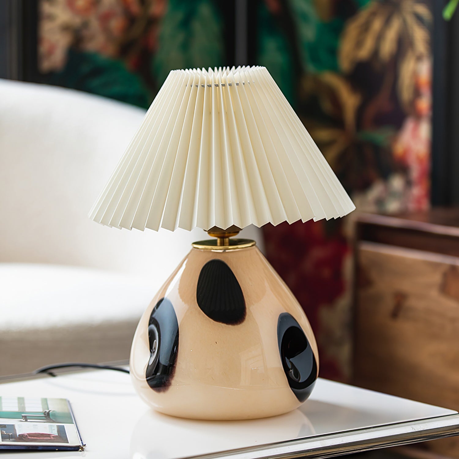 Customer tabletop photo with Undara table lamp