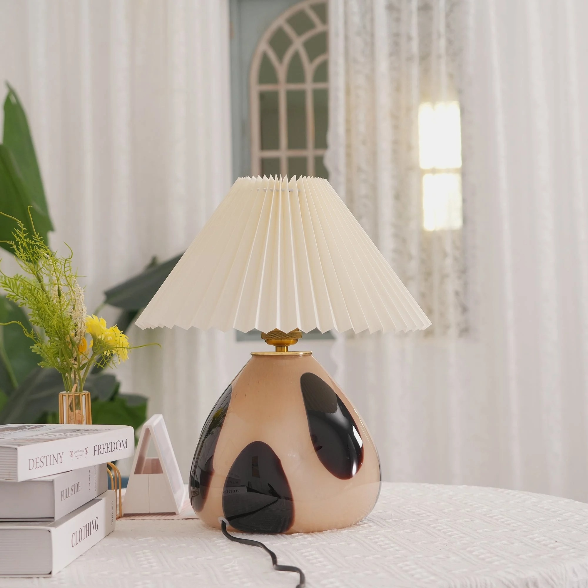Customer bedroom photo with Undara table lamp