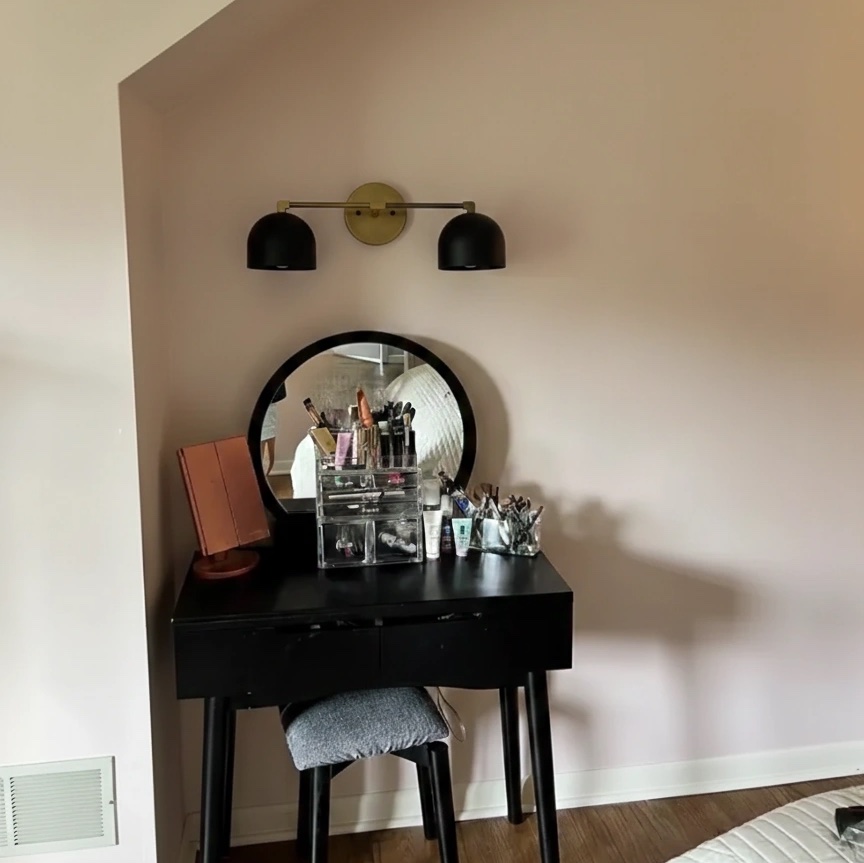 Customer vanity area with Metio wall lamp