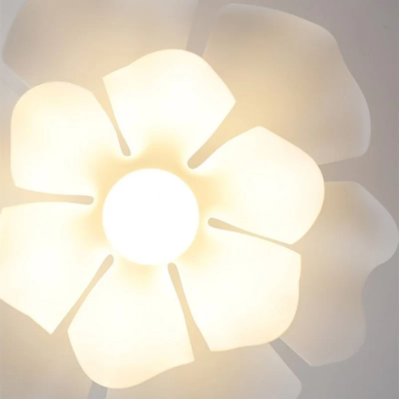 Illuminated floral pendant lamp detail
