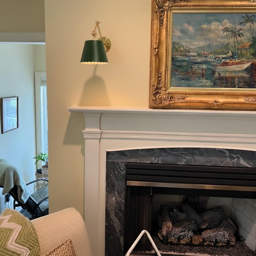 Customer room with Foldray green wall sconce
