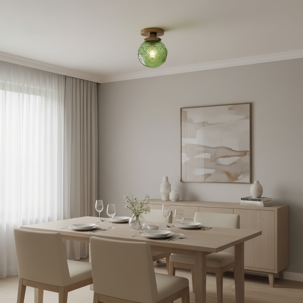 Naveliro-Deckenleuchte aus grünem Glas in einem Esszimmer