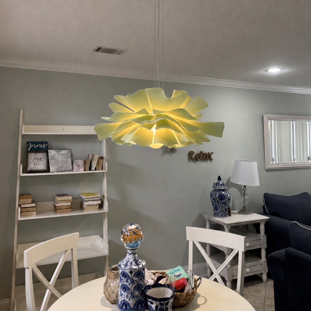Customer room photo with yellow Blossenari pendant lamp