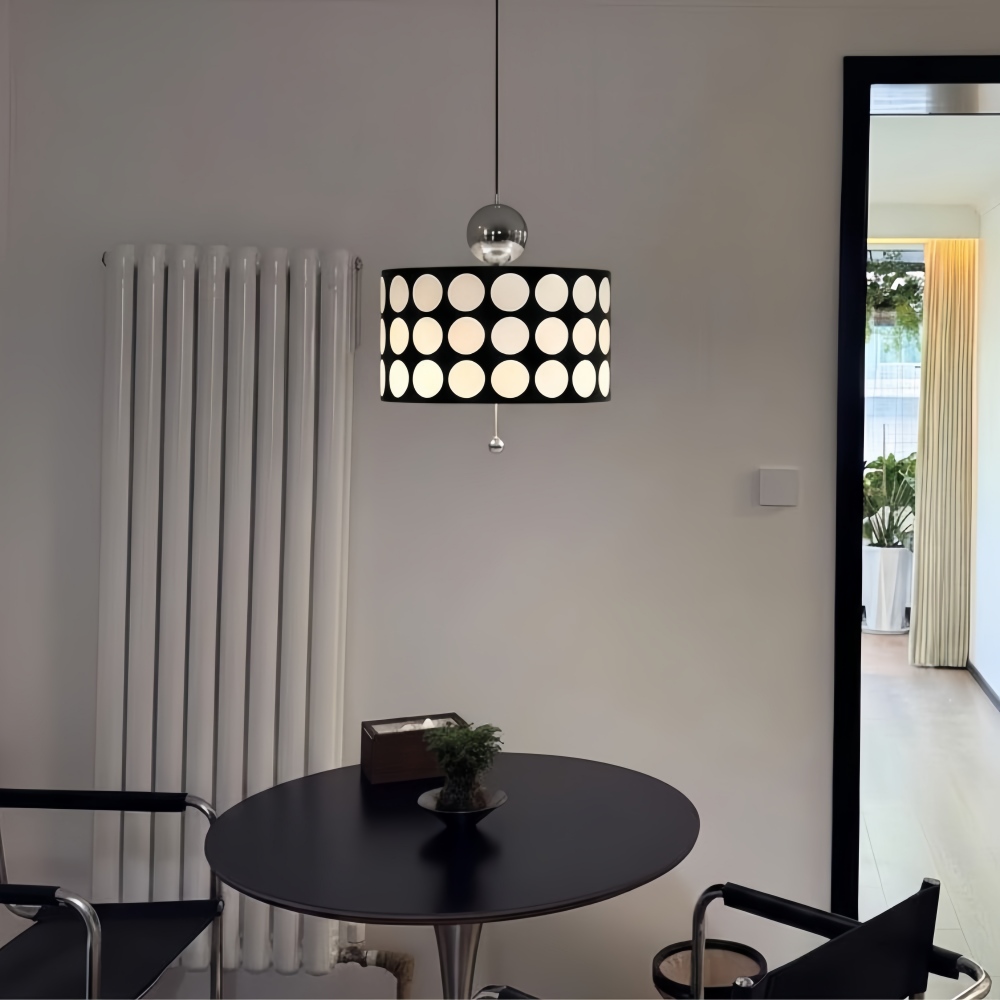 Customer table setting with Dotrelia pendant light