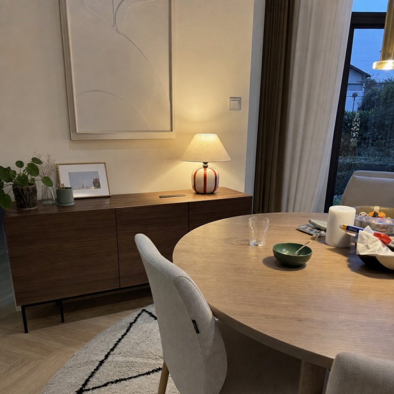 Customer dining area with Ceruna table lamp