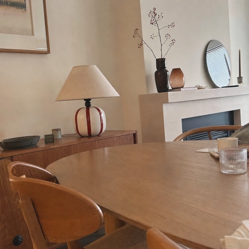 Customer table setting with Ceruna table lamp