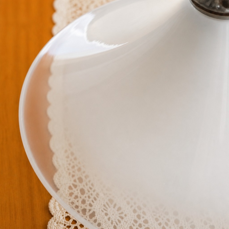Close-up of the gradient glass shade edge
