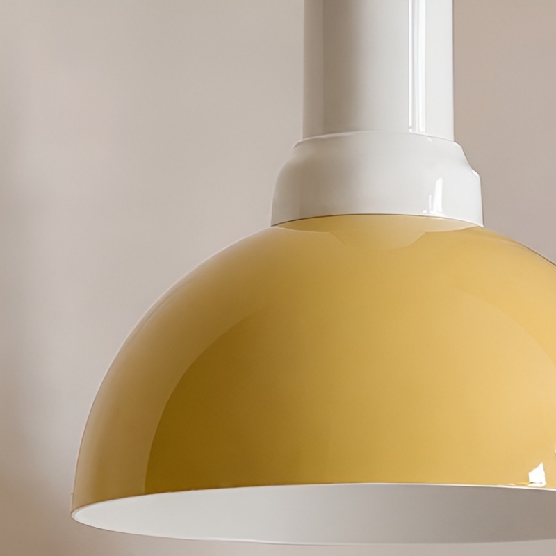 Close view of the Rummia yellow shade edge