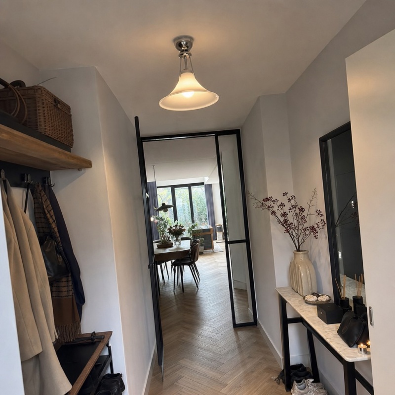 Customer room with Kallera Magnolia Ceiling Light