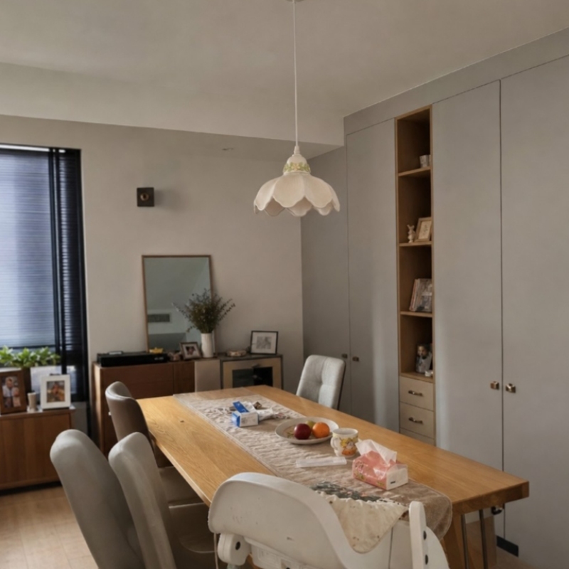 Customer dining room with flower pendant lamp