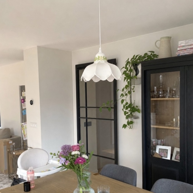 Customer room with flower pendant lamp