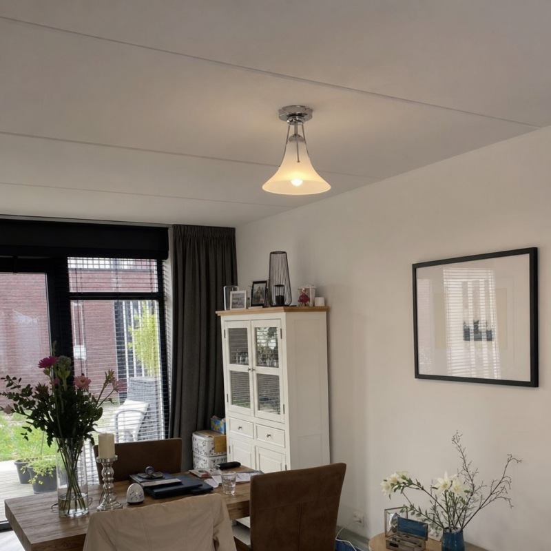 Customer room with the ceiling lamp installed